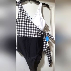 CUPSHE One Piece Cross Over Tie Swimsuit size Small.